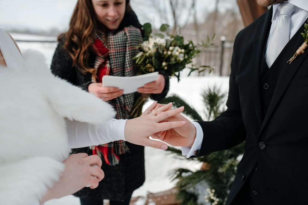 cérémonie mariage extérieure hiver