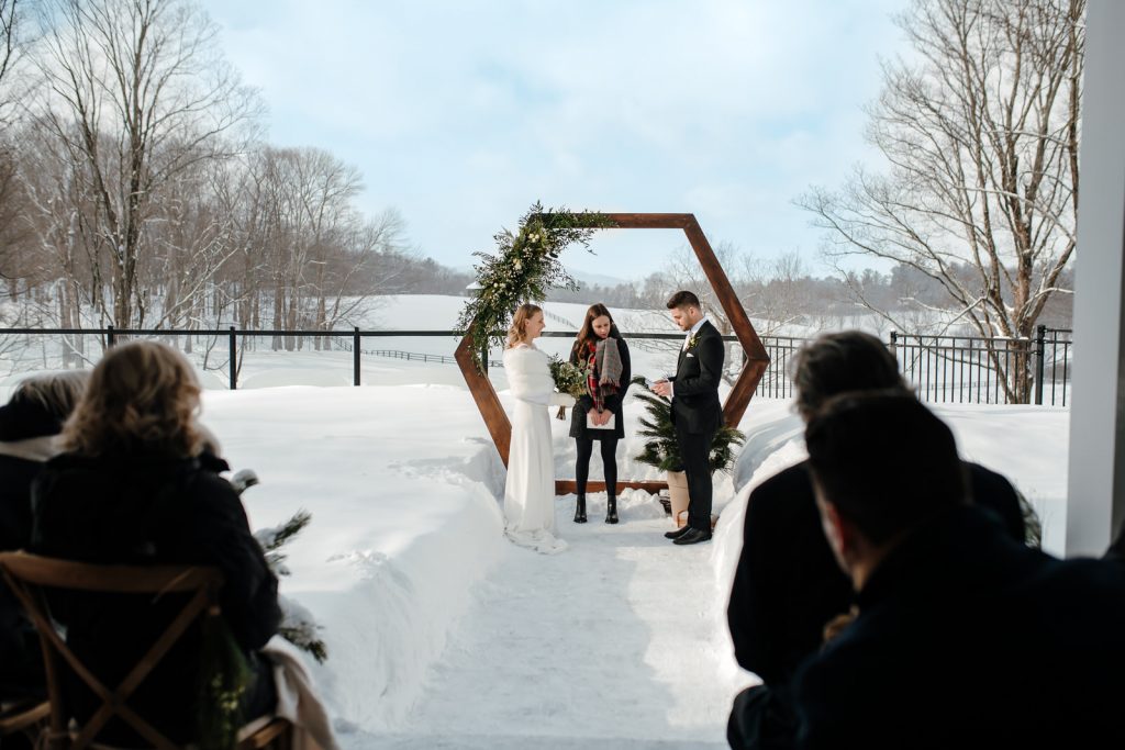 cérémonie mariage extérieure hiver