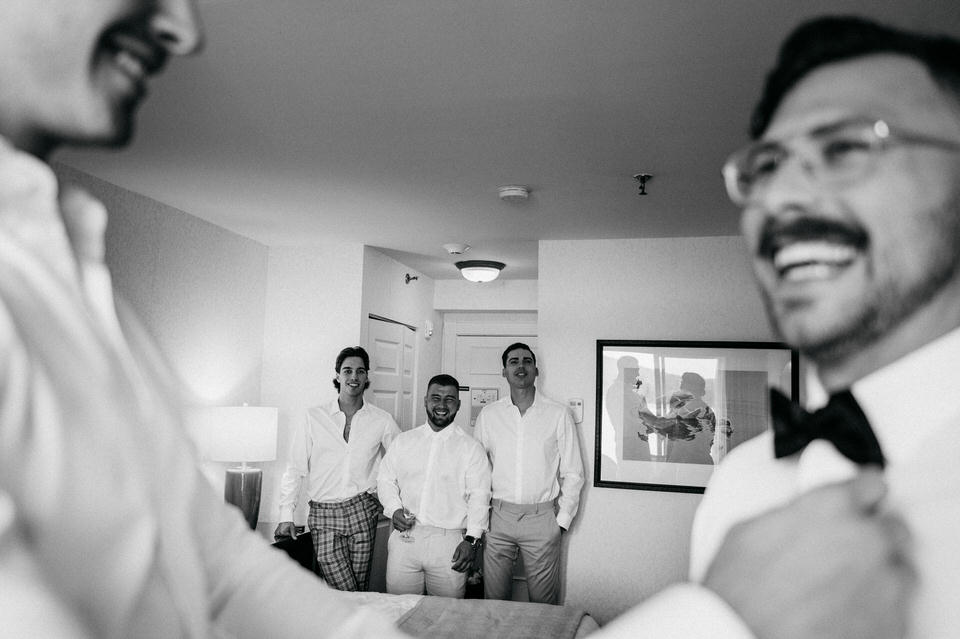 Wedding at Ripplecove Hotel & Spa in Eastern Townships. Groom and groomsmen are getting ready