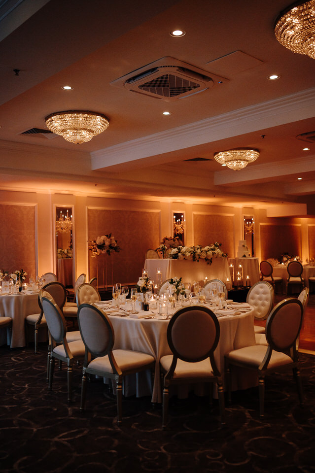 salle mariage Château Vaudreuil éclairage soirée ambiance chaleureuse