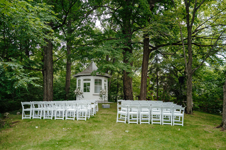 cérémonie au jardin manoir maplewwod estrie