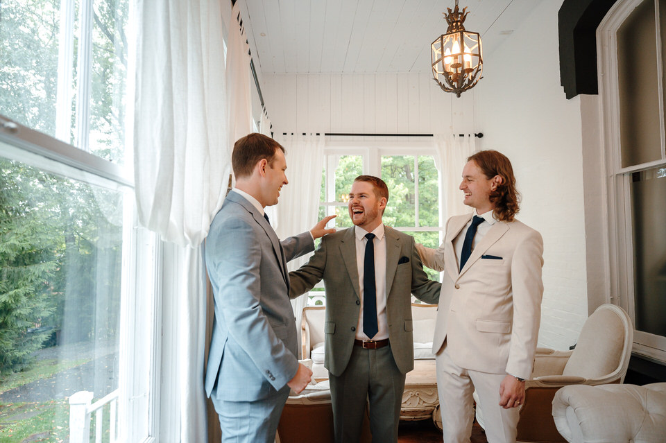 garçons d’honneur préparatifs mariage Manoir Maplewood Cantons-de-l’Est